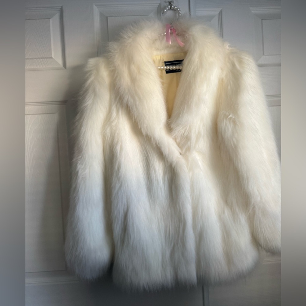 Vintage Luxurious White Teddy Jacket pristine condition